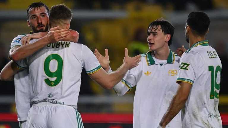 Довбик з одноклубниками / Фото Image Photo Agency/Getty Images Довбик з одноклубниками / Фото Image Photo Agency/Getty Images