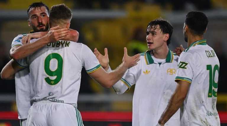 Довбик з одноклубниками / Фото Image Photo Agency/Getty Images