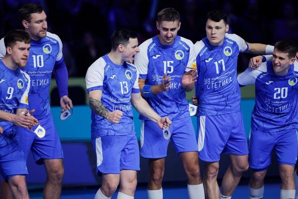 Сборная Украины по гандболу вела в счете против действующего чемпиона, но во второй раз потерпела разгром на Евро-2026