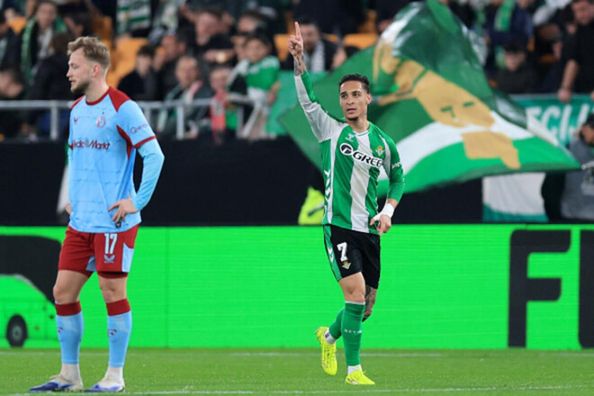 Екс-зірка МЮ вивів Бетіс до 1/8 фіналу Ліги Європи – Штутгарт здобув перемогу в кінці гри, Бранн втримався у плей-офф