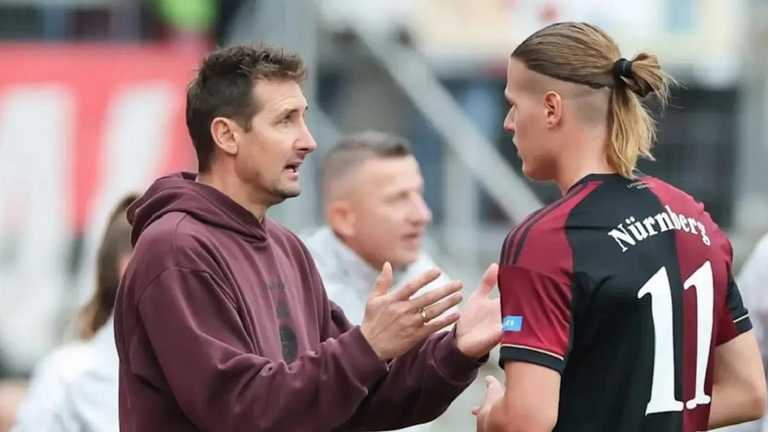 Мірослав Клозе і Артем Степанов / Фото Daniel Löb/dpa Мірослав Клозе і Артем Степанов / Фото Daniel Löb/dpa