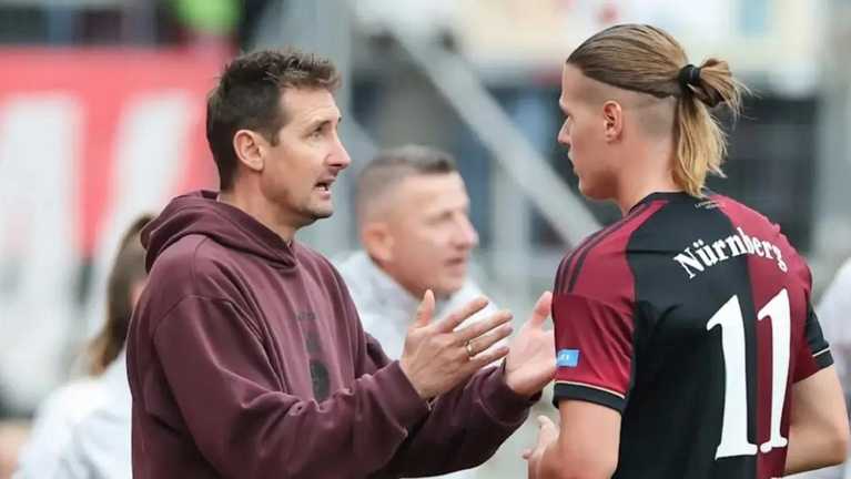 Мірослав Клозе і Артем Степанов / Фото Daniel Löb/dpa