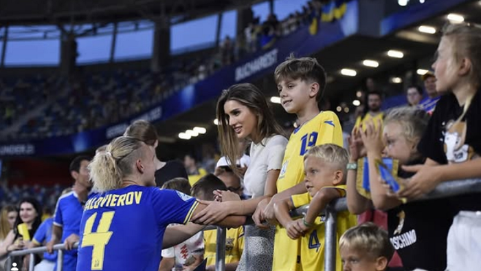 Дівчина футболіста збірної України розкрила секрет його "побачень" – мережа почала активне обговорення