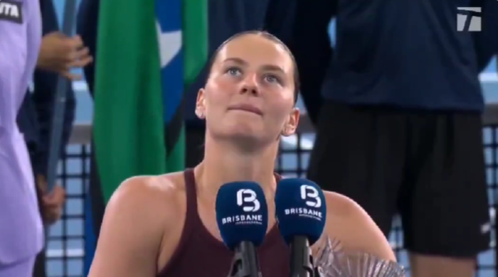 Костюк со слезами рассказала об обстрелах и выкрикнула "Слава Украине" на глазах у Соболенко – видео речи