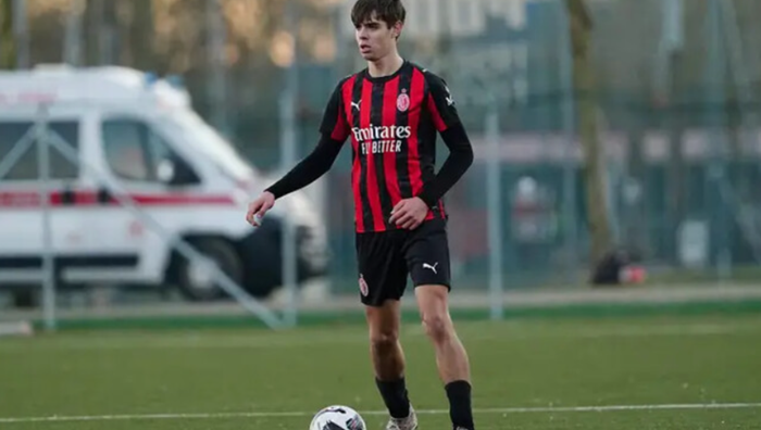 Захисник Мілана розповів, чому відмовився від збірної Італії заради України Захисник Мілана розповів, чому відмовився від збірної Італії заради України