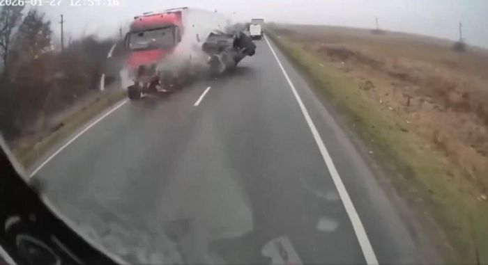 Фани ПАОКа потрапили у жахливу ДТП – авто вилетіло на зустрічну і розбилося на друзки, 7 загиблих (ФОТО)