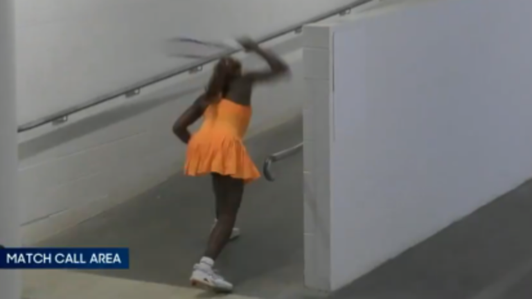 Гофф б'є ракетку / Скріншот Гофф б'є ракетку / Скріншот