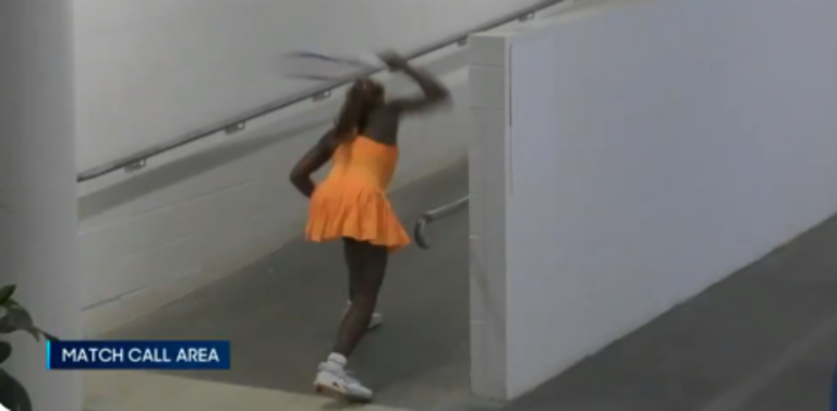 Гофф б'є ракетку / Скріншот