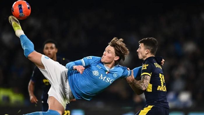 Наполі сенсаційно втратив очки з аутсайдером – підопічні Конте не можуть перемогти три матчі поспіль Наполі сенсаційно втратив очки з аутсайдером – підопічні Конте не можуть перемогти три матчі поспіль