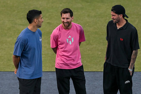 Чемпіон світу та друг Мессі провів відпустку з зірковою співачкою – вони вдруге зійшлися 