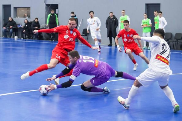 Київ Футзал виграв вогняну перестрілку в 11 м'ячів у матчі з бійкою – воротар збірної України зробив шалений сейв