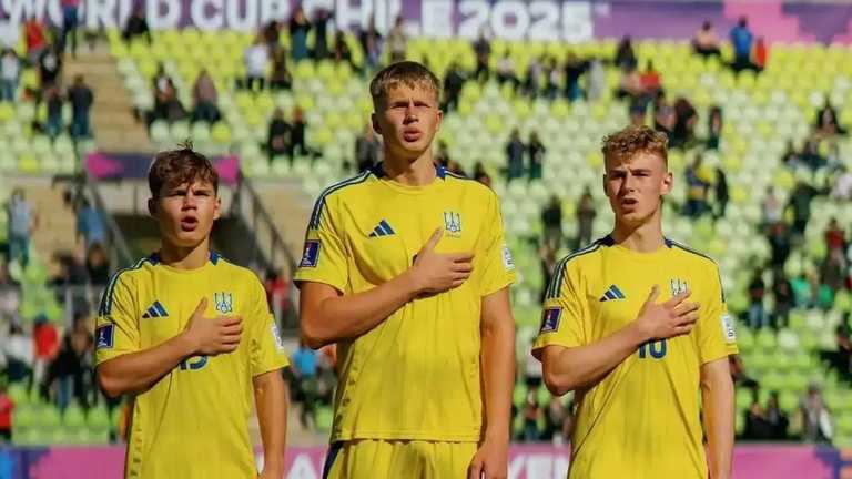 Александр Пищур (по центру) / УАФ Александр Пищур (по центру) / УАФ