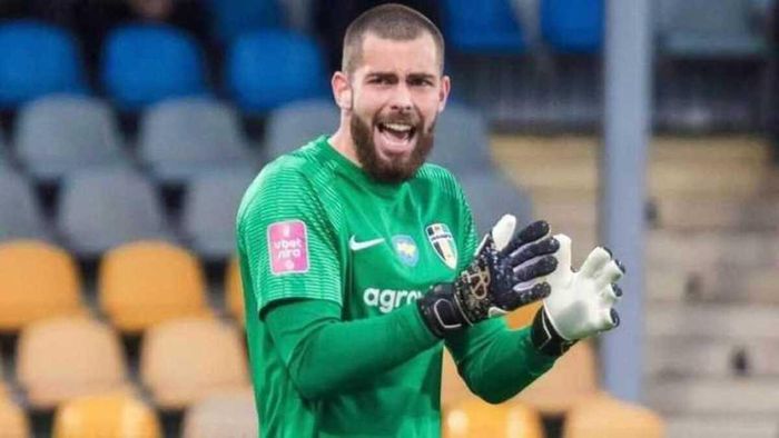 Найкращий воротар УПЛ розкрив, чому покинув Україну: "Не шукаю трансферу заради трансферу"