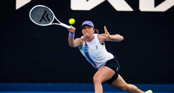 Свёнтек проиграла экс-россиянке и вылетела с Australian Open –видеообзор матча 1/4 финала