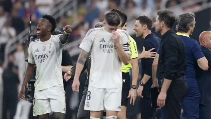 Винисиус вызвал конфликт с Симеоне в полуфинале Суперкубка Испании – Алонсо вмешался и пристыдил (ВИДЕО)