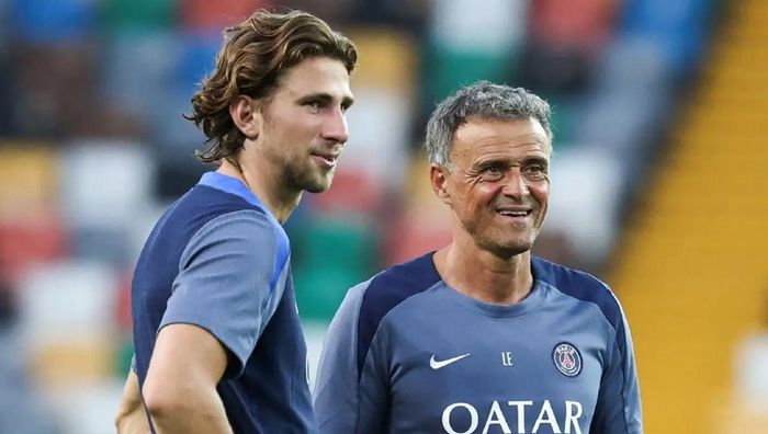 Луис Энрике огласил вердикт Забарному и Ко после сенсационного поражения от Спортинга в Лиге чемпионов Луис Энрике огласил вердикт Забарному и Ко после сенсационного поражения от Спортинга в Лиге чемпионов