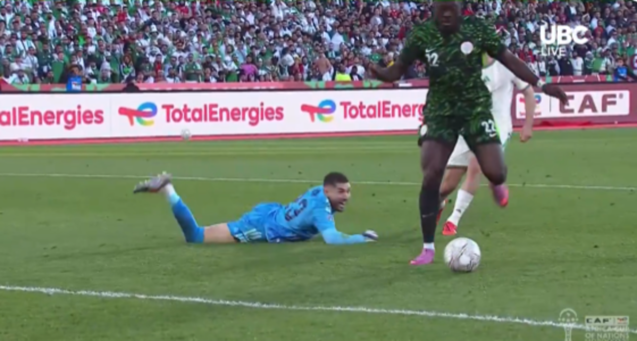 Зідан пропускає / Скріншот Зідан пропускає / Скріншот