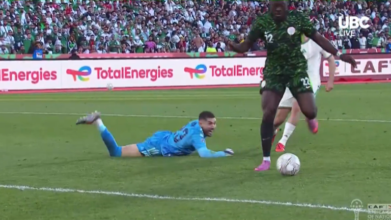 Зідан пропускає / Скріншот Зідан пропускає / Скріншот