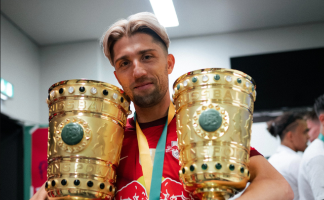 Звезда Бундеслиги приостановил футбольную карьеру из-за смерти брата – с ним расторгли контракт