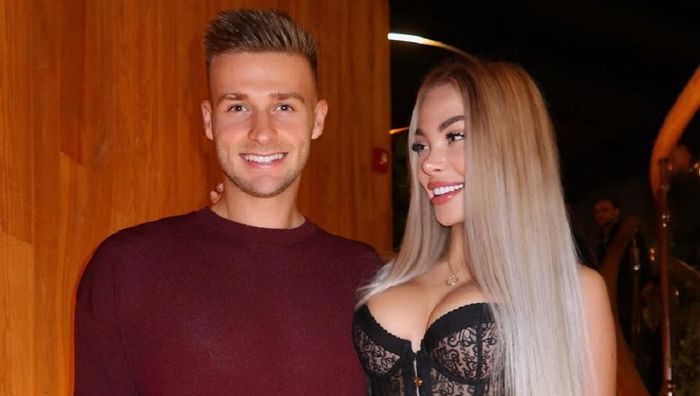 Лидер Колоса сделал предложение любимой – ранее пара завирусилась роликом на миллионы просмотров (ВИДЕО) Лидер Колоса сделал предложение любимой – ранее пара завирусилась роликом на миллионы просмотров (ВИДЕО)