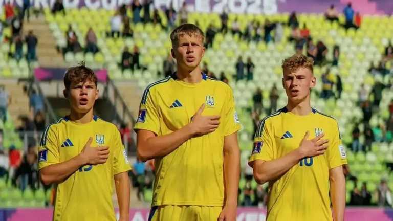 Александр Пищур (по центру) / Фото УАФ Александр Пищур (по центру) / Фото УАФ