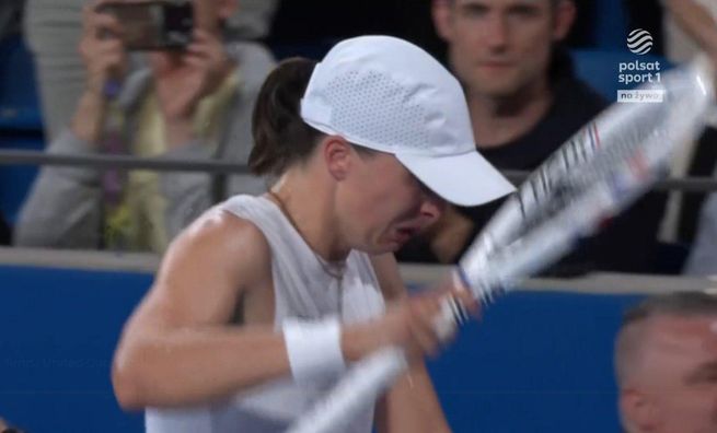Свьонтек взбесилась после ужасного поражения в финале турнира – пыталась разбить ракетку (ВИДЕО)