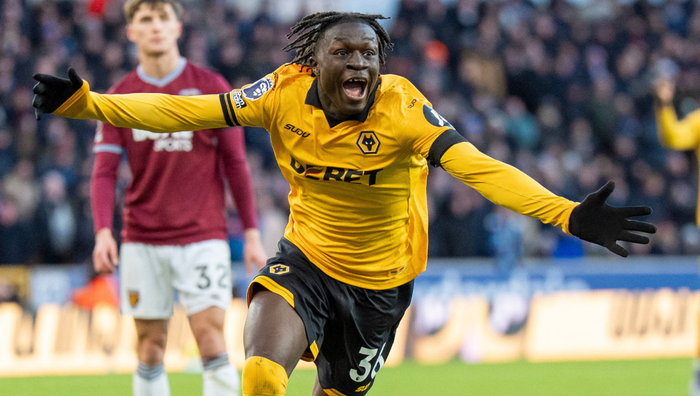 Худшая команда АПЛ одержала первую победу в сезоне, звездный футболист успешно вернулся в Англию Худшая команда АПЛ одержала первую победу в сезоне, звездный футболист успешно вернулся в Англию