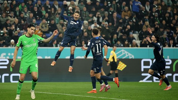 Палач сборной Украины оформил хет-трик за тайм, непростая победа Баварии, Эриксен огорчил экс-кипера Зари: Бундеслига Палач сборной Украины оформил хет-трик за тайм, непростая победа Баварии, Эриксен огорчил экс-кипера Зари: Бундеслига