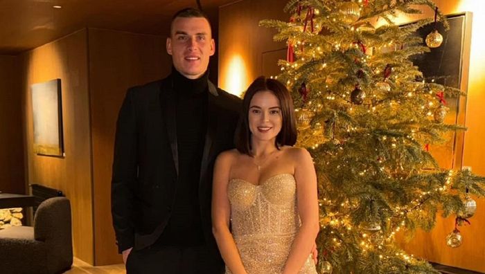 Лунин вышел на поле в день матча против Бетиса – вратаря сняли в объятиях красотки (ФОТО) Лунин вышел на поле в день матча против Бетиса – вратаря сняли в объятиях красотки (ФОТО)