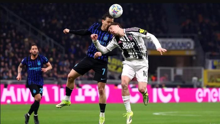 Интер выгрыз победу у Ювентуса – Камбьясо забил обеим командам, туринцы тайм играли в меньшинстве Интер выгрыз победу у Ювентуса – Камбьясо забил обеим командам, туринцы тайм играли в меньшинстве