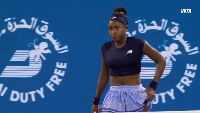 Гофф оскаженіла після поразки від Світоліної і побила ракетку об голову – відео емоцій