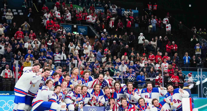 Олімпіада 2026: збірна США з хокею після перемоги у фіналі вшанувала пам'ять екс-зірки НХЛ (ФОТО)