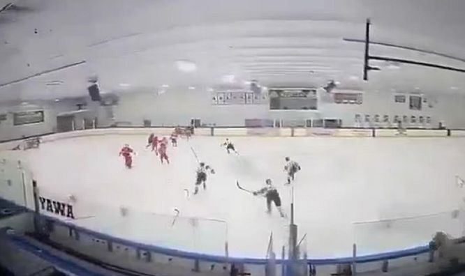 На хоккейном матче в США мужчина устроил стрельбу – погибли три человека (ВИДЕО)