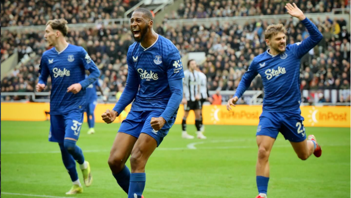 Гол задницей спас Миколенко, Ярмолюк безумно упустил преимущество с 3:0, Ливерпуль победил в матче с 7 голами Гол задницей спас Миколенко, Ярмолюк безумно упустил преимущество с 3:0, Ливерпуль победил в матче с 7 голами