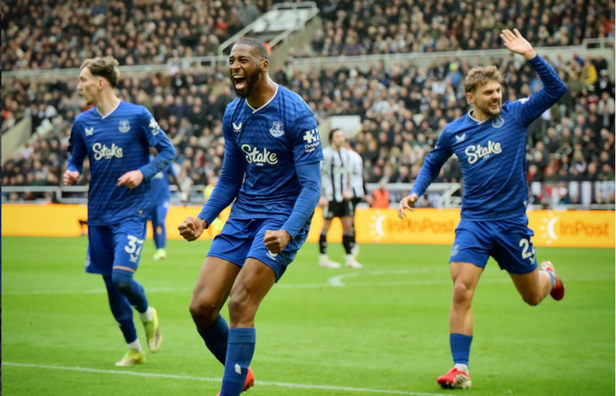 Гол задницей спас Миколенко, Ярмолюк безумно упустил преимущество с 3:0, Ливерпуль победил в матче с 7 голами