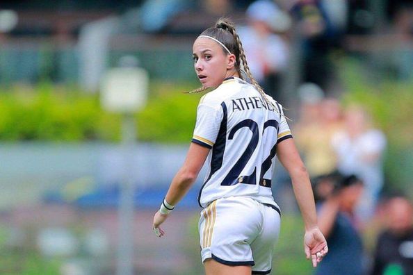 Зіркова футболістка зізналась, чому позбавлена стосунків з чоловіками