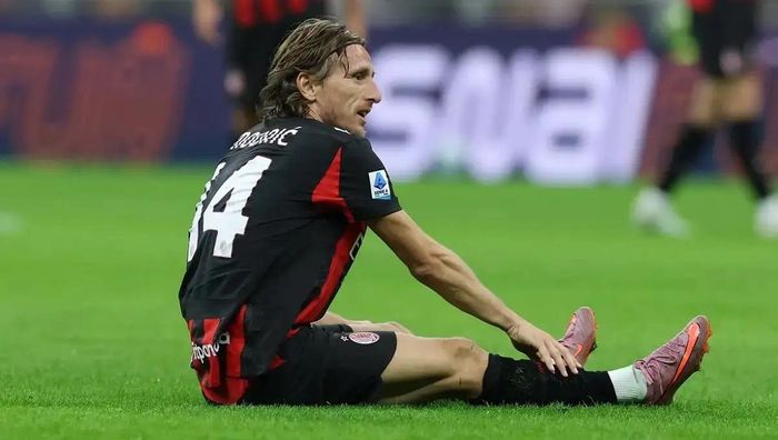 Милан разгромил обладателя Кубка Италии и продолжает преследовать Интер в Серии А Милан разгромил обладателя Кубка Италии и продолжает преследовать Интер в Серии А