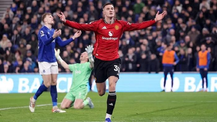 МЮ помстився команді Миколенка – українець пропустив матч і не зміг врятувати "ірисок" від поразки