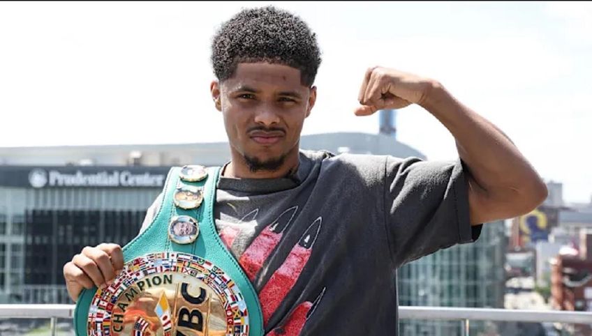 У Шакура відібрали чемпіонський пояс після того, як він переміг Теофімо – зірка лютує