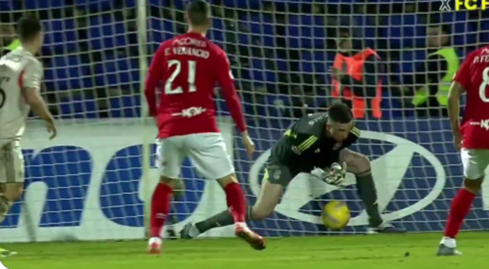 Трубін пропустив курйозний гол поміж ніг перед матчем з Реалом – Бенфіка ледь перемогла команду з дна