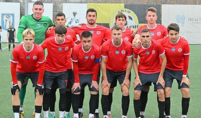 Український футбольний клуб шукає новачків через оголошення у соцмережах – його президент також грає за команду