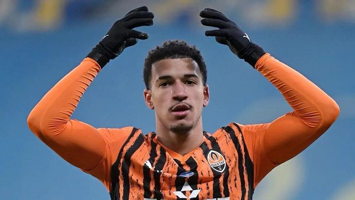  Манчестер Юнайтед полює на лідера Шахтаря – у конкуренції ще три топ-клуби