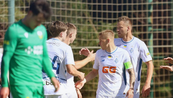 Гол Ярмоленка у відеоогляді матчу Динамо – Зімбру – 5:3 Гол Ярмоленка у відеоогляді матчу Динамо – Зімбру – 5:3