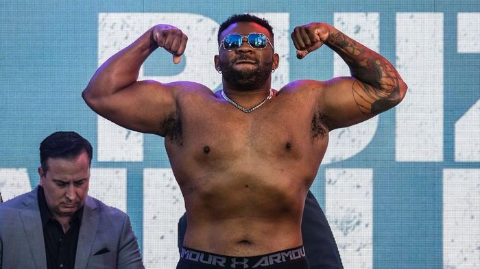 Американський хевівейтер загубив перуку під час бою, але здобув перемогу (ВІДЕО)