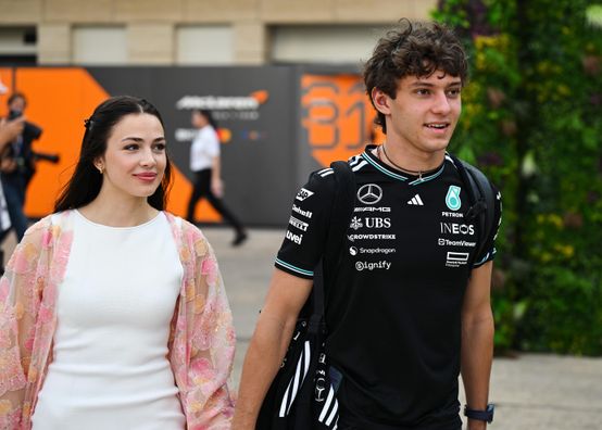 Формулу-1 накрила хвиля розлучень: слідом за чемпіоном зі своєю дівчиною розійшовся сенсаційний пілот
