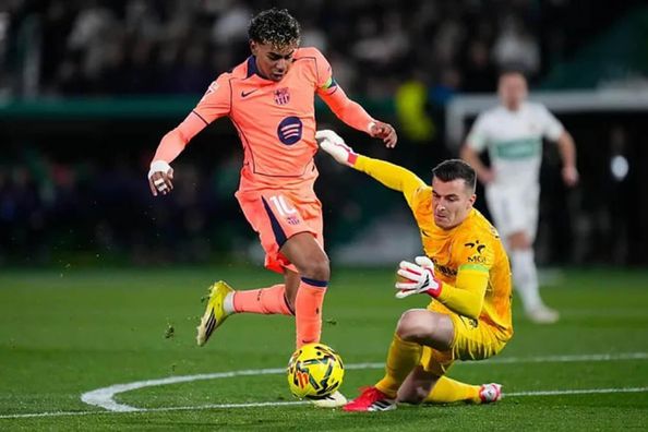 Барселона потеряла море моментов, но все же победила и оторвалась от Реала на вершине