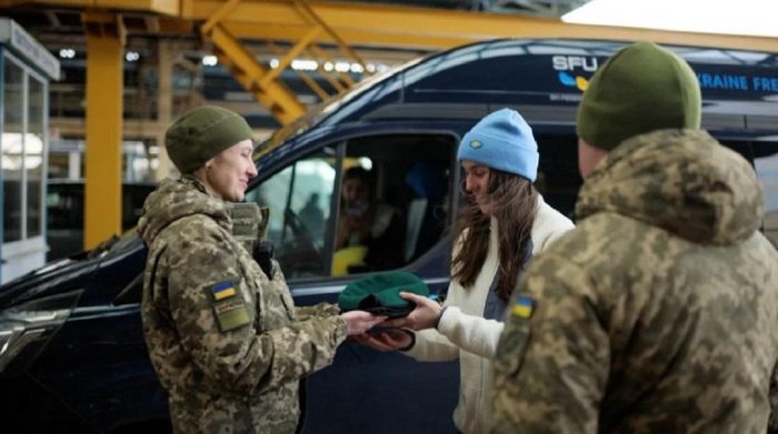 Коцар після Олімпіади 2026 несподівано зустріли на кордоні – українка отримала символічні подарунки