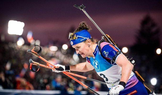 Олімпіада 2026: сенсаційна чешка програла зіркам збірної Франції на фініші останньої біатлонної гонки
