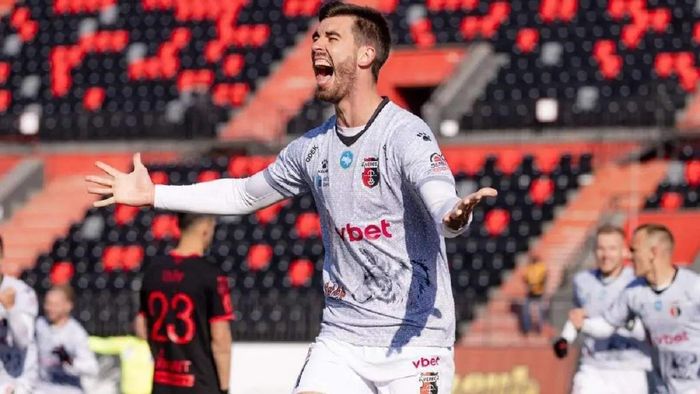 "Не вистачило слабшого голкіпера у воротах Шахтаря": Харатін задоволений попри поразку – ексклюзив капітана Вереса