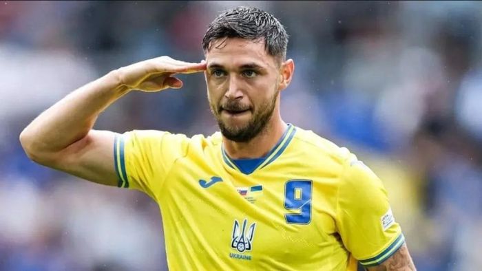 Яремчук официально перешел в клуб Фонсеки и стал соперником Забарного